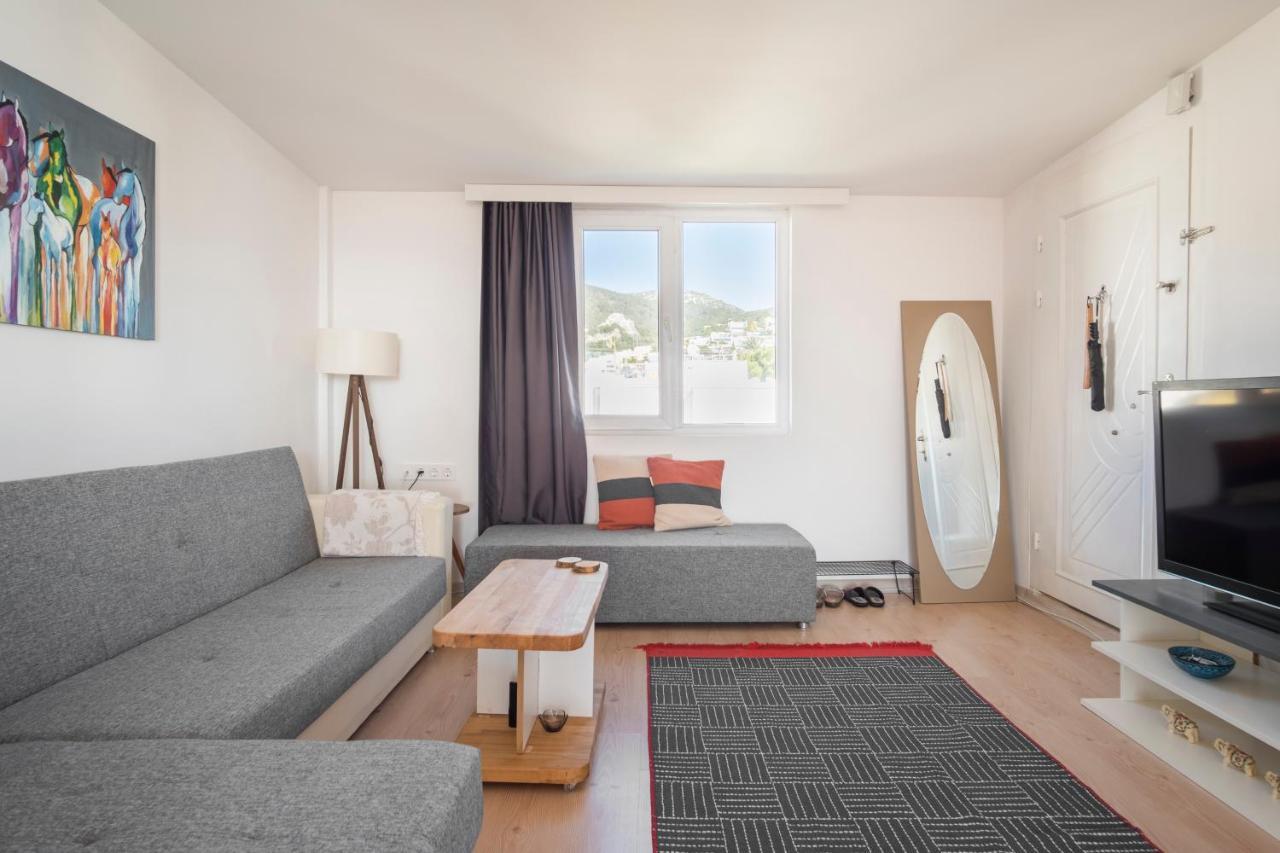 Central, Cozy, 15 Min Walk To The Beach, Fast Wi-Fi, Free Parking, 4Ppl Bodrum Esterno foto