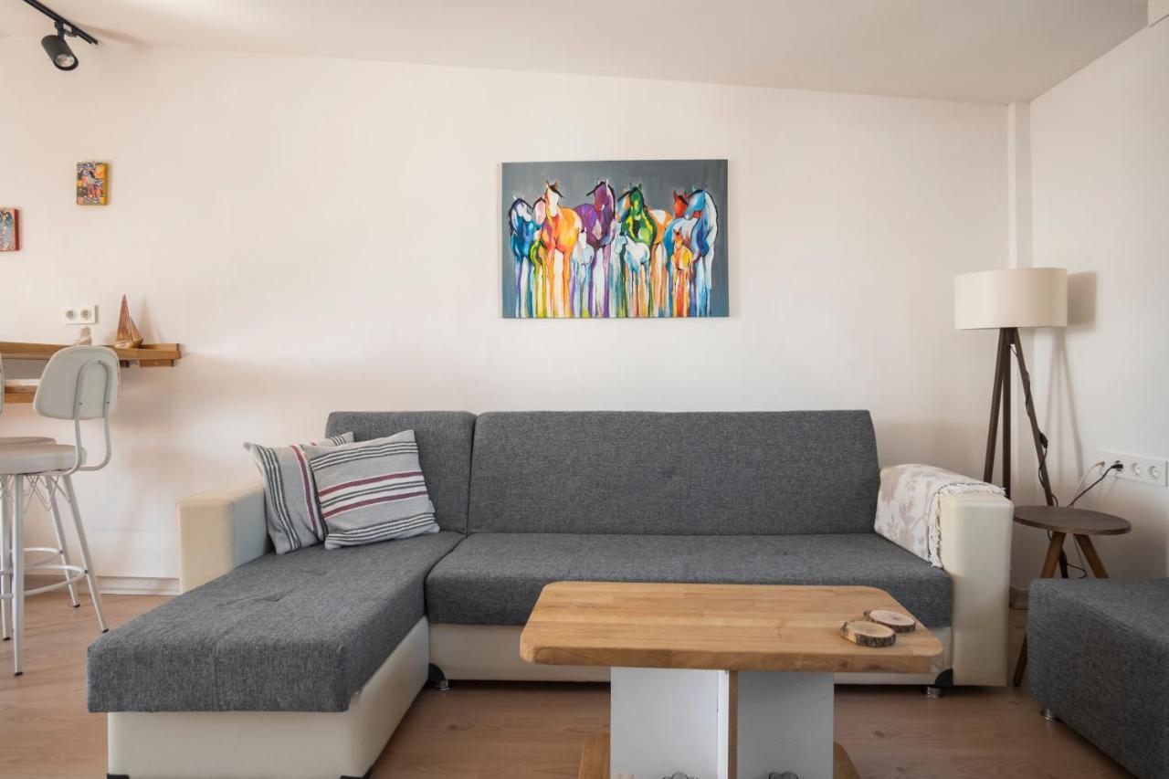 Central, Cozy, 15 Min Walk To The Beach, Fast Wi-Fi, Free Parking, 4Ppl Bodrum Esterno foto