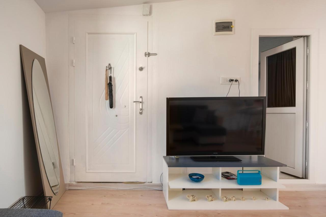 Central, Cozy, 15 Min Walk To The Beach, Fast Wi-Fi, Free Parking, 4Ppl Bodrum Esterno foto