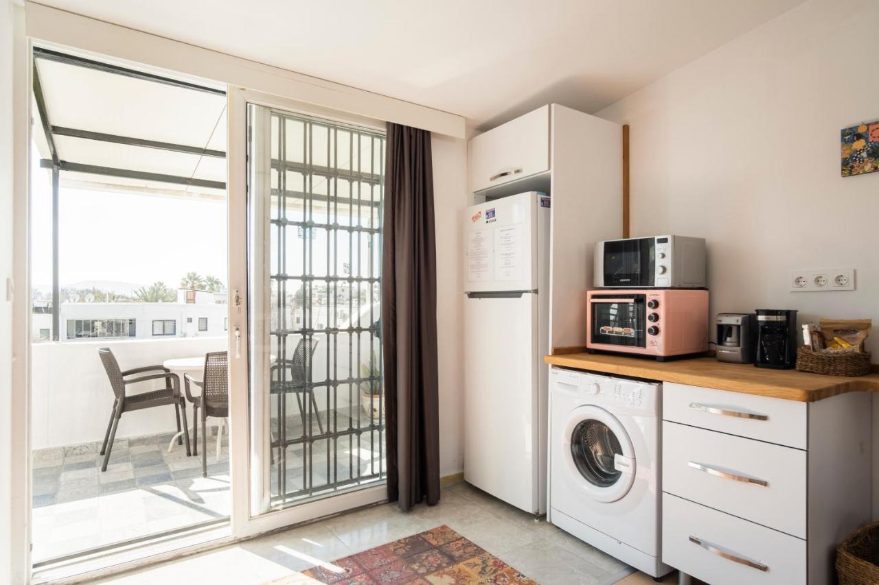 Central, Cozy, 15 Min Walk To The Beach, Fast Wi-Fi, Free Parking, 4Ppl Bodrum Esterno foto