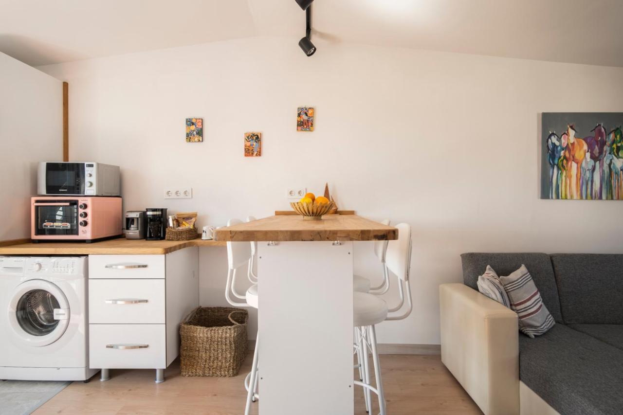 Central, Cozy, 15 Min Walk To The Beach, Fast Wi-Fi, Free Parking, 4Ppl Bodrum Esterno foto