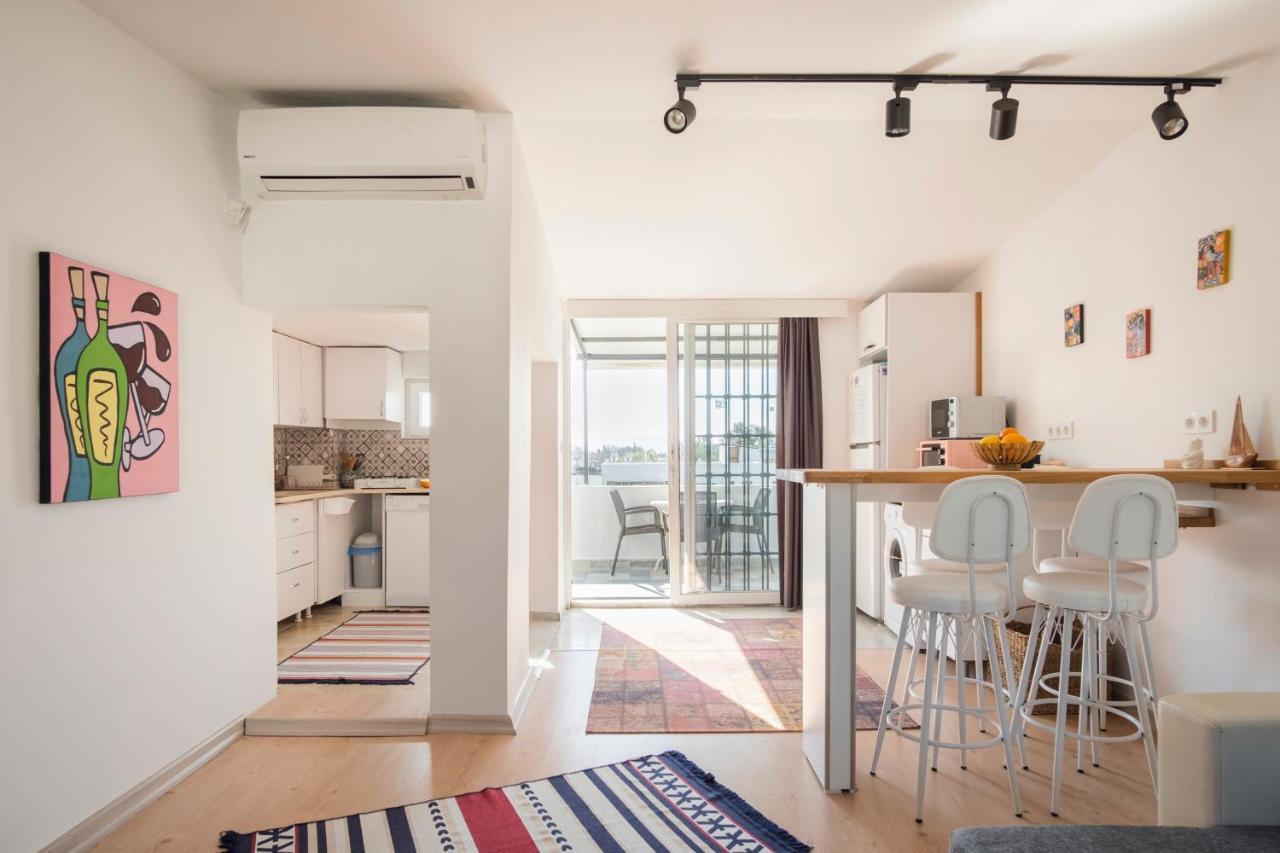 Central, Cozy, 15 Min Walk To The Beach, Fast Wi-Fi, Free Parking, 4Ppl Bodrum Esterno foto
