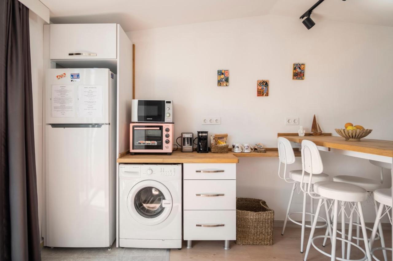 Central, Cozy, 15 Min Walk To The Beach, Fast Wi-Fi, Free Parking, 4Ppl Bodrum Esterno foto