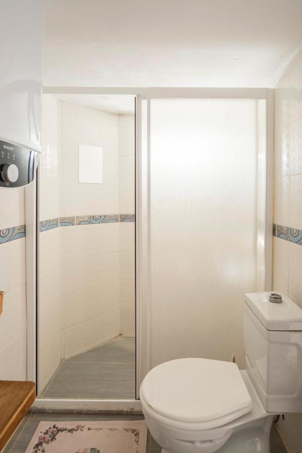 Central, Cozy, 15 Min Walk To The Beach, Fast Wi-Fi, Free Parking, 4Ppl Bodrum Esterno foto