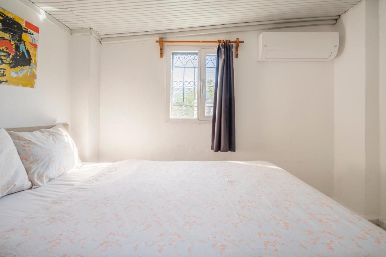 Central, Cozy, 15 Min Walk To The Beach, Fast Wi-Fi, Free Parking, 4Ppl Bodrum Esterno foto