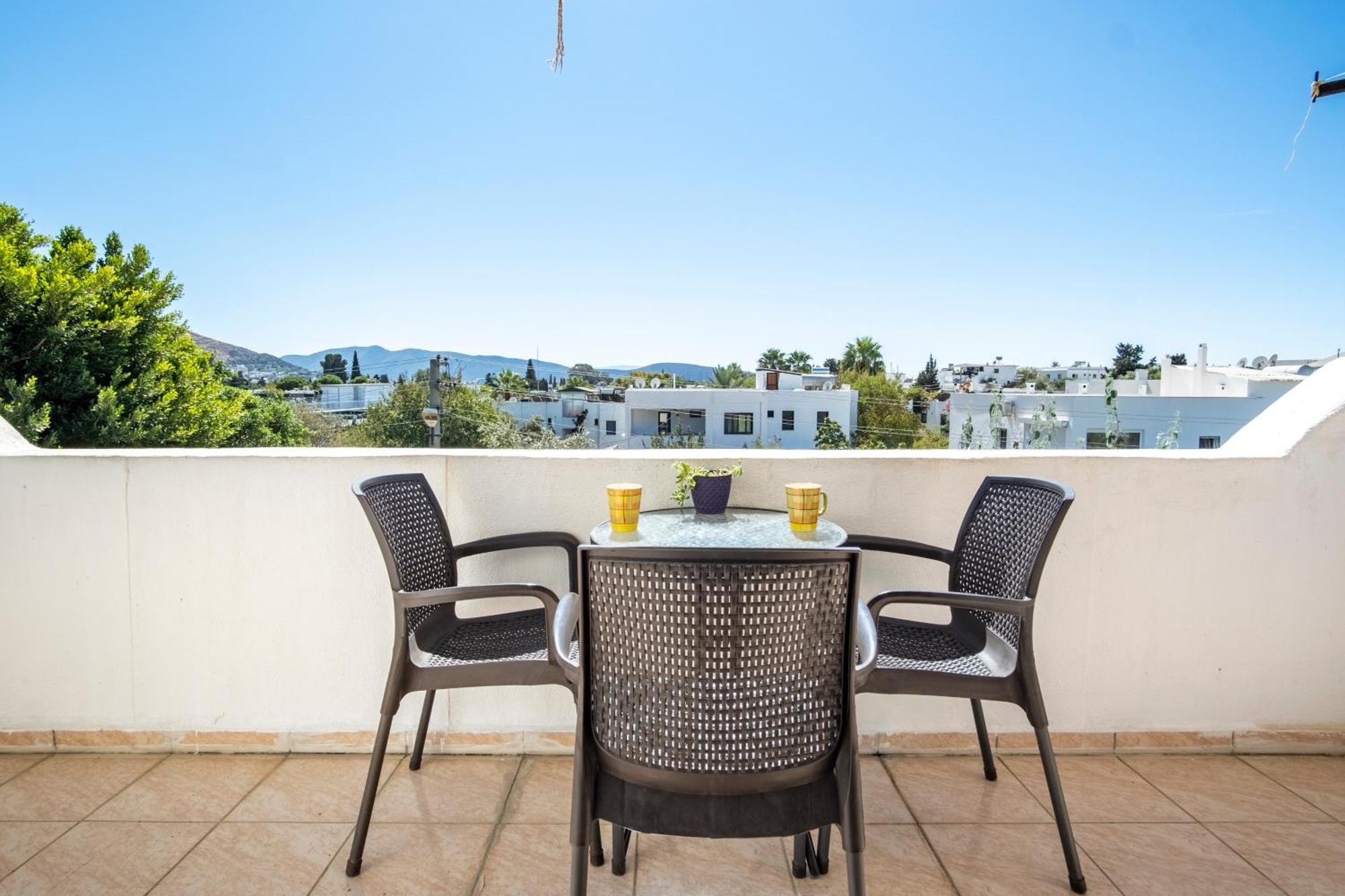 Central, Cozy, 15 Min Walk To The Beach, Fast Wi-Fi, Free Parking, 4Ppl Bodrum Esterno foto